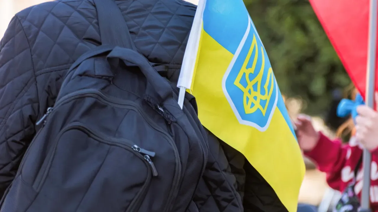 Виїзд чоловіків 23–24 років за кордон: на сайті Кабміну з'явилася нова петиція