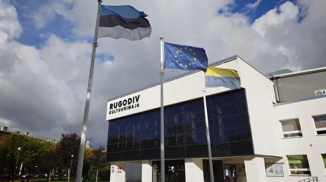 Прапори Естонії, ЄС та Нарви