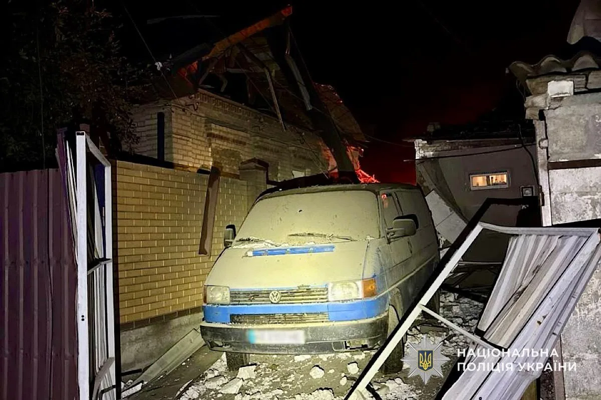 Поліція документує наслідки російських атак на Дніпро та Нікопольщину: постраждали дві жінки - 19.10.2026
