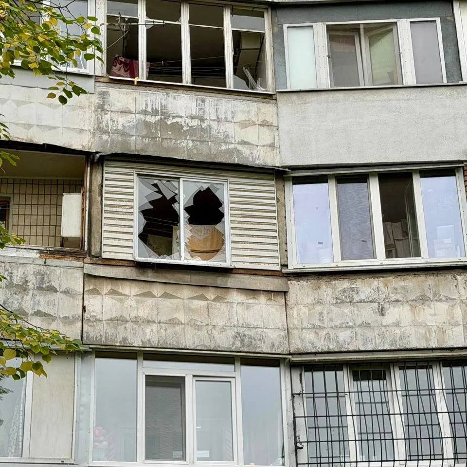 У Дніпрі через ранкову атаку рф пошкоджені дві багатоповерхівки гімназія та авто — Борис Філатов