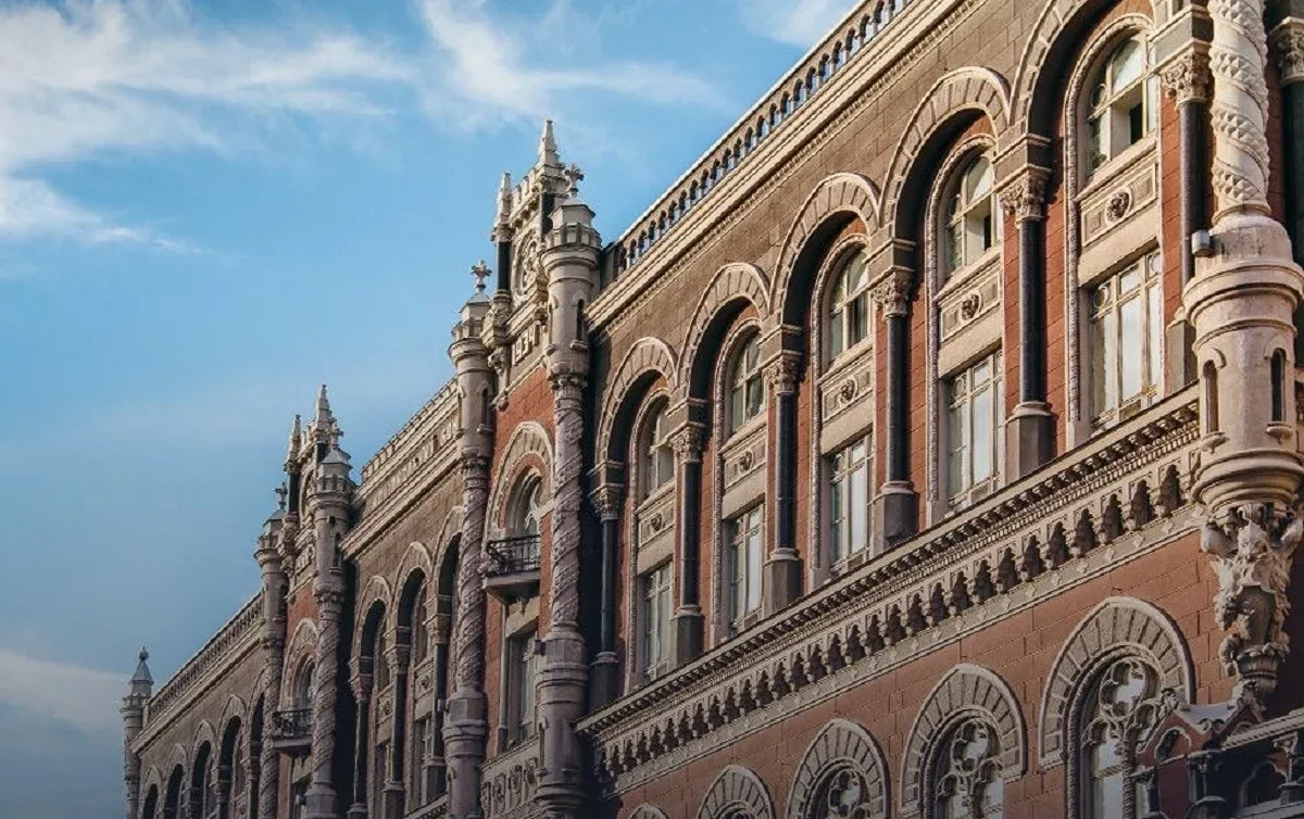 До Дня захисників і захисниць України випустили пам’ятну срібну монету «Під покровом»