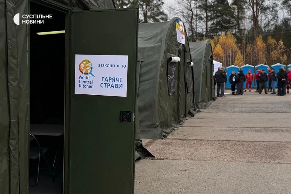 Врятовані жителі окупованих Олешків прибули в Україну Врятовані жителі окупованих Олешків прибули в Україну