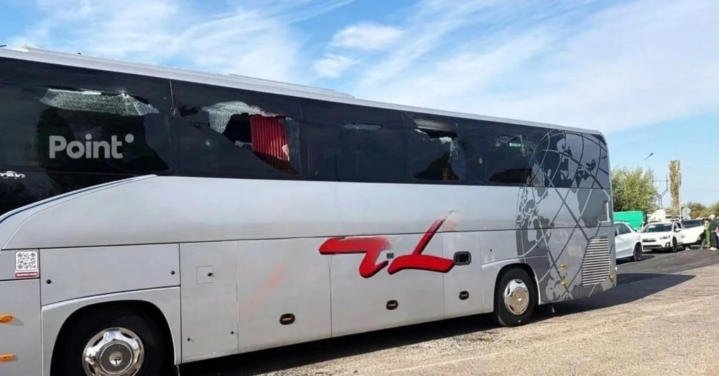 Тимчасово призупинено роботу пункту пропуску Паланка- Маяки-Удобне: вибуховою хвилею пошкоджено автобус, постраждав прикордонник