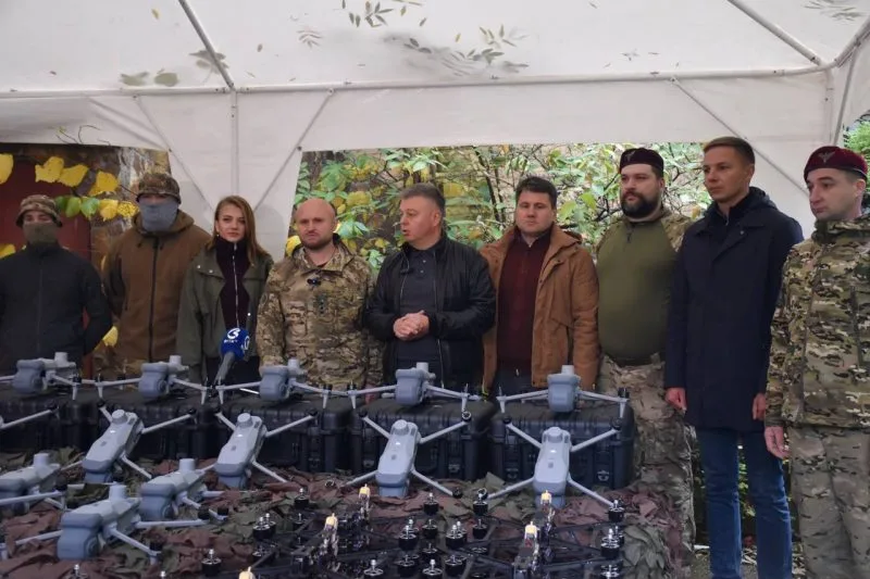 Ударні дрони та розвідувальні квадрокоптери передав військовим Міжрегіональний координаційний гумштаб