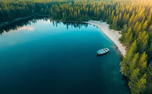 Під водою – ціле місто і чути церковні дзвони: які таємниці приховує озеро Світязь