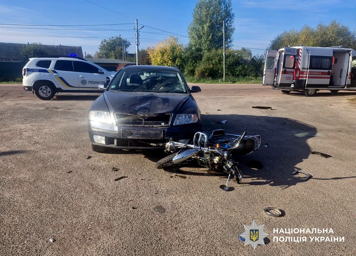 Автомобіль Skoda Octavia на місці дорожньо-транспортної пригоди