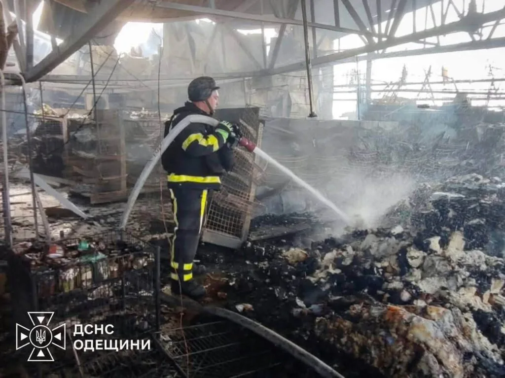 Рятувальники показали, як після “прильоту” у Маяках виглядає зсередини “Таврія”
