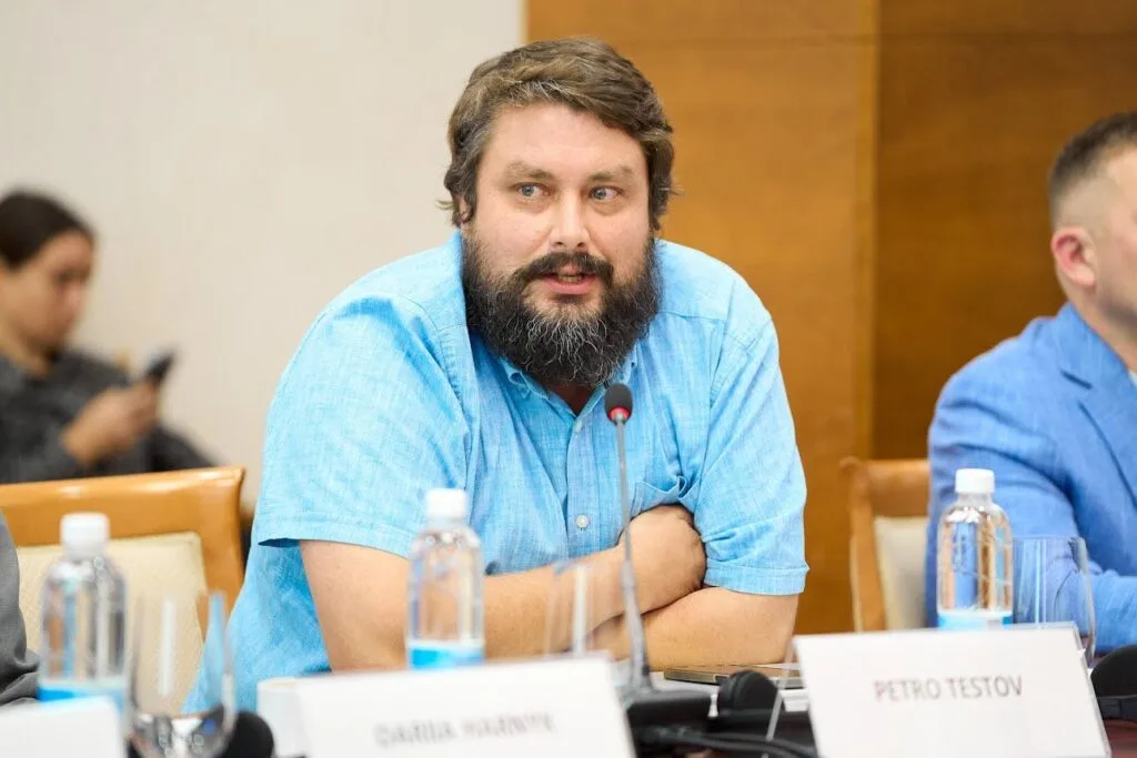 Петро Тєстов