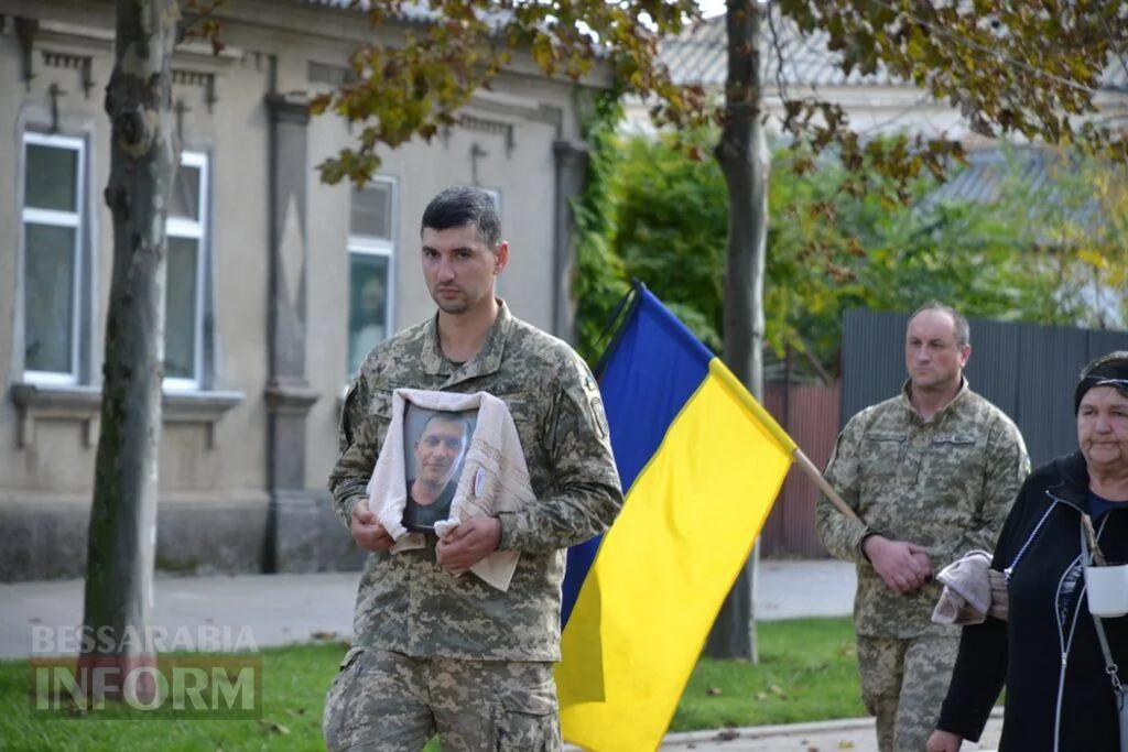 Кілія схилила коліно перед загиблим на Миколаївщині командиром безпілотних авіакомплексів Павлом Каранягою