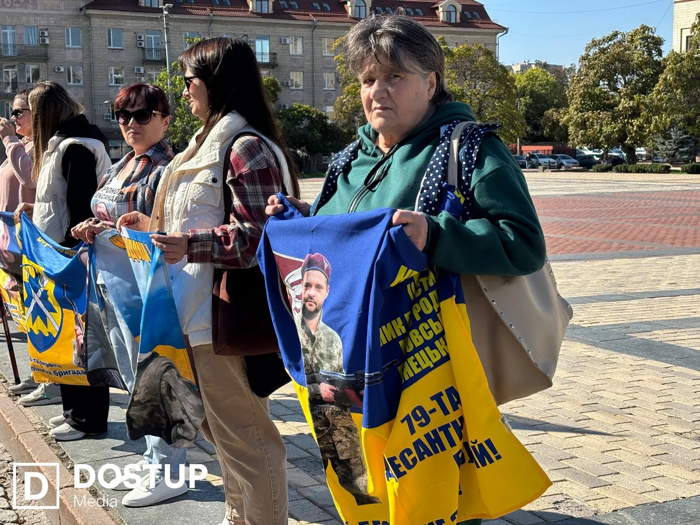 "Більше нам немає на що сподіватися": у Кропивницькому рідні полонених і зниклих безвісти вийшли на акцію-нагадування