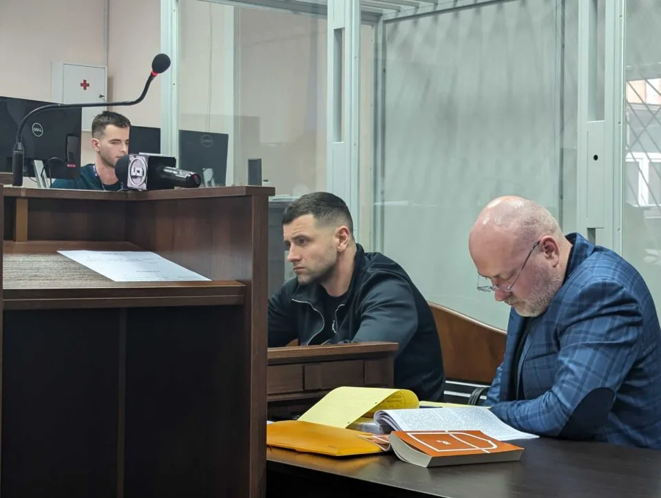 Артем Шило (по центру) на засіданні ВАКС з обрання запобіжного заходу, квітень 2024 р.