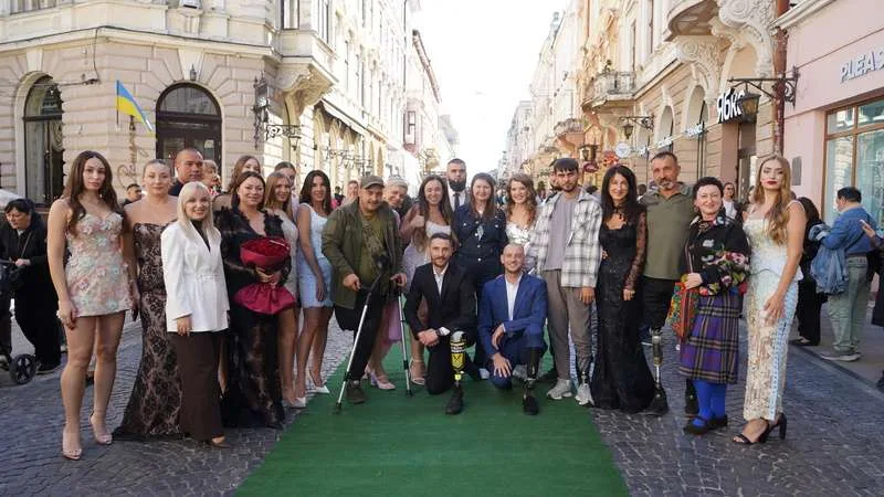 Що відбувається у центрі Чернівців зараз: фоторепортаж з Дня міста