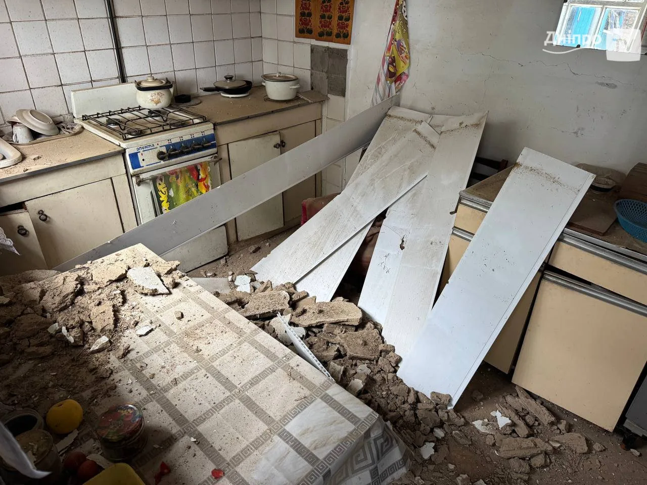 Зруйновані будинки та понівечені оселі: який вигляд має Дніпро після атаки росіян — фото з місця події
