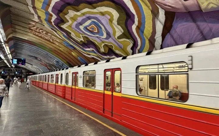 У Києві відновили рух поїздів метро між станціями "Видубичі" та "Славутич"