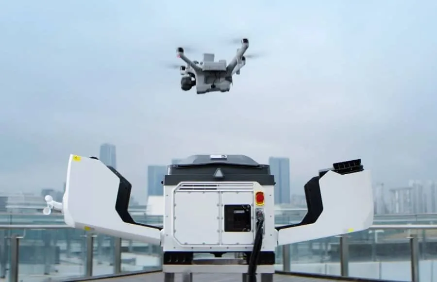 DJI Dock 4 автоматически меняет аккумулятор дрона за 25 секунд и поддерживает полеты почти без перерывов