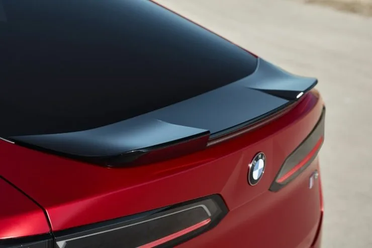 Автомобиль BMW iX4 2027 года