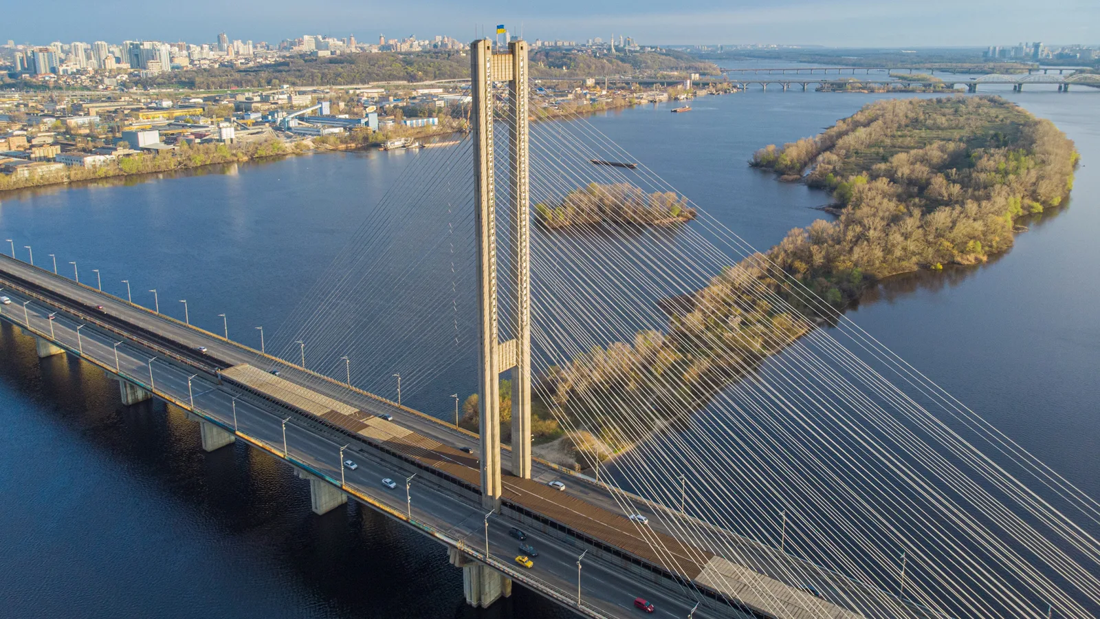 Південний міст у Києві перекрили в обох напрямках