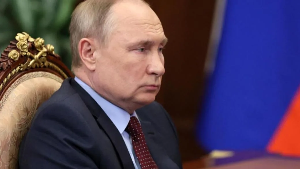 Путин «намекает» на военное положение, а в правительстве боятся «гибели россии»