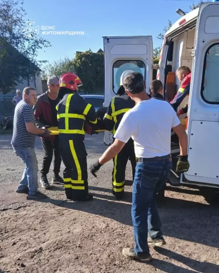 Деблокування чоловіка з-під мотоблока у Дівочках