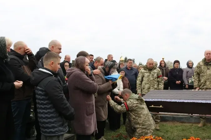 Помер через важку хворобу: на Волині попрощалися із Захисником Василем Муравчуком (фото)