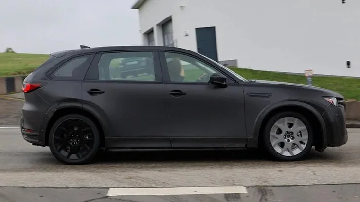 Автомобиль Mazda