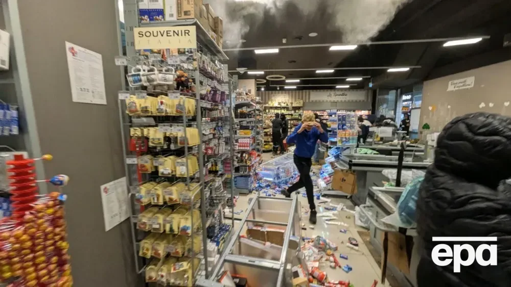 У Мілані протести переросли в сутички й погроми магазинів, сотні затриманих. Фоторепортаж