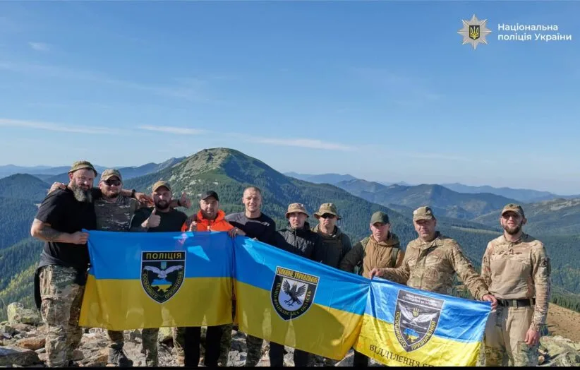 Ветерани та бійці стрілецького батальйону поліції Прикарпаття підкорили Хом’як (ФОТО)