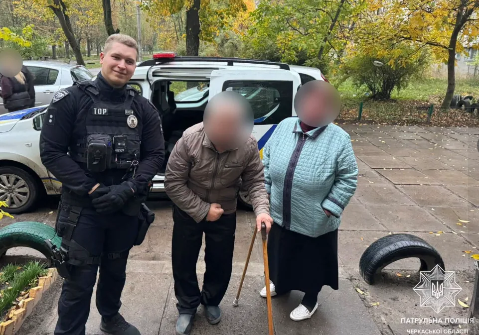 Патрульні повернули додому дідуся, який загубився