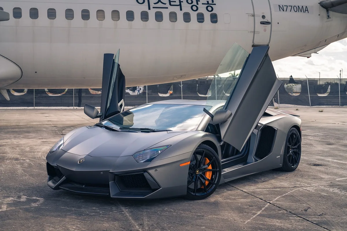 Lamborghini, Ferrari и Porsche: бизнесмен-мошенник лишился коллекции из более чем 90 авто
