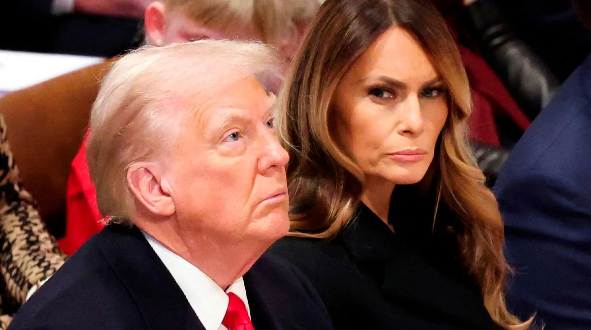 "Не знаю, имеет ли твоя подпись какое-то значение": Трамп публично унизил Меланию (видео)