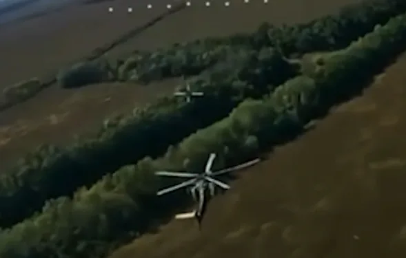 Українські військові уразили гелікоптер за допомогою FPV-дрона на території РФ