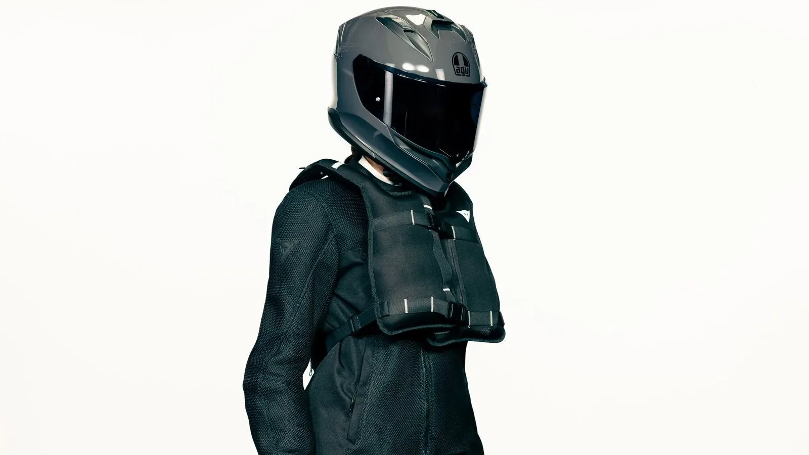 Dainese представила жилет-ейрбек Smart GO для мотоциклістів