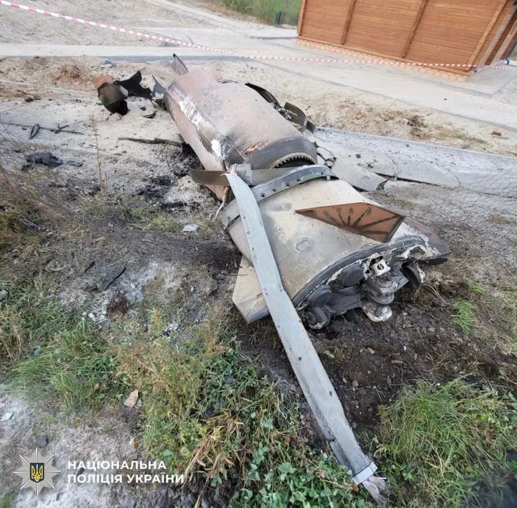У Дарницькому районі столиці виявили нездетоновану частину балістичної ракети (фото)
