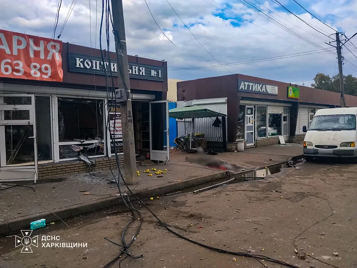 Наслідки російського ракетного удару по ринку в Лозовій