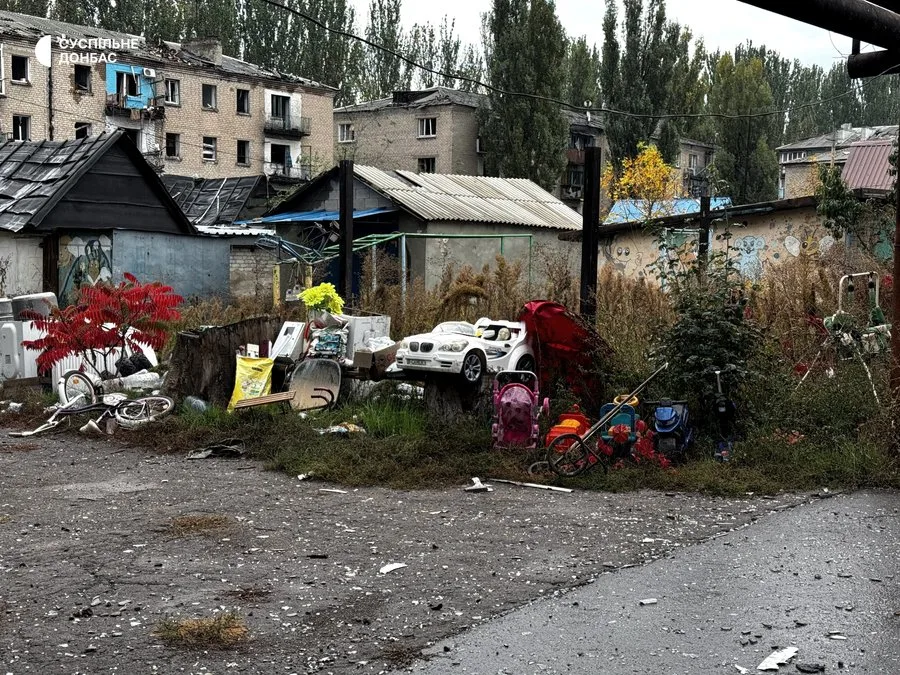 Прифронтове місто Білозерське у жовтні 2026 року — зруйновані будівлі та безлюдні вулиці