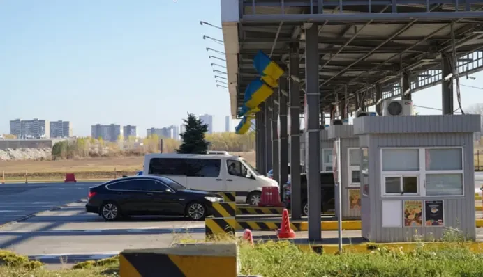 Черги на кордоні з Польщею: чи справді автобуси застрягли на "Ягодині"