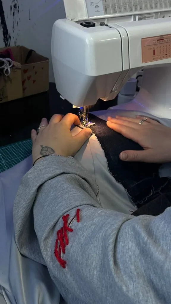 Більшість виробів Карини існують лише в одному екземплярі, адже для кожного вона добирає різні матеріали та оздоблення.