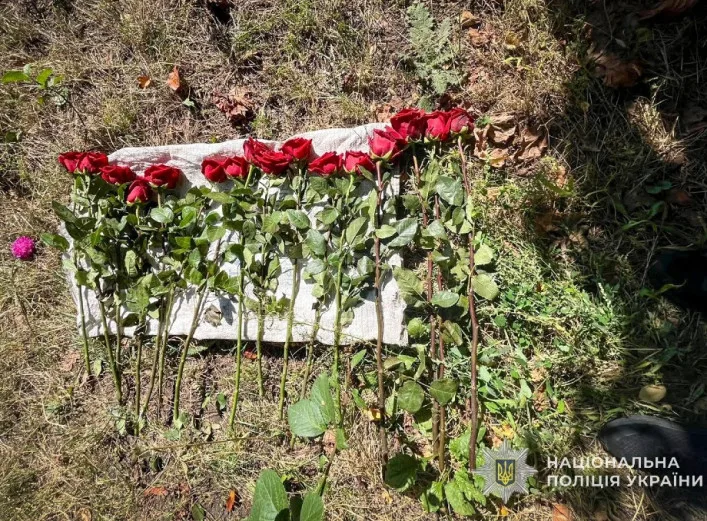 В Охтирці поліція повідомила про підозру жінці за наругу над могилами на Алеї Слави