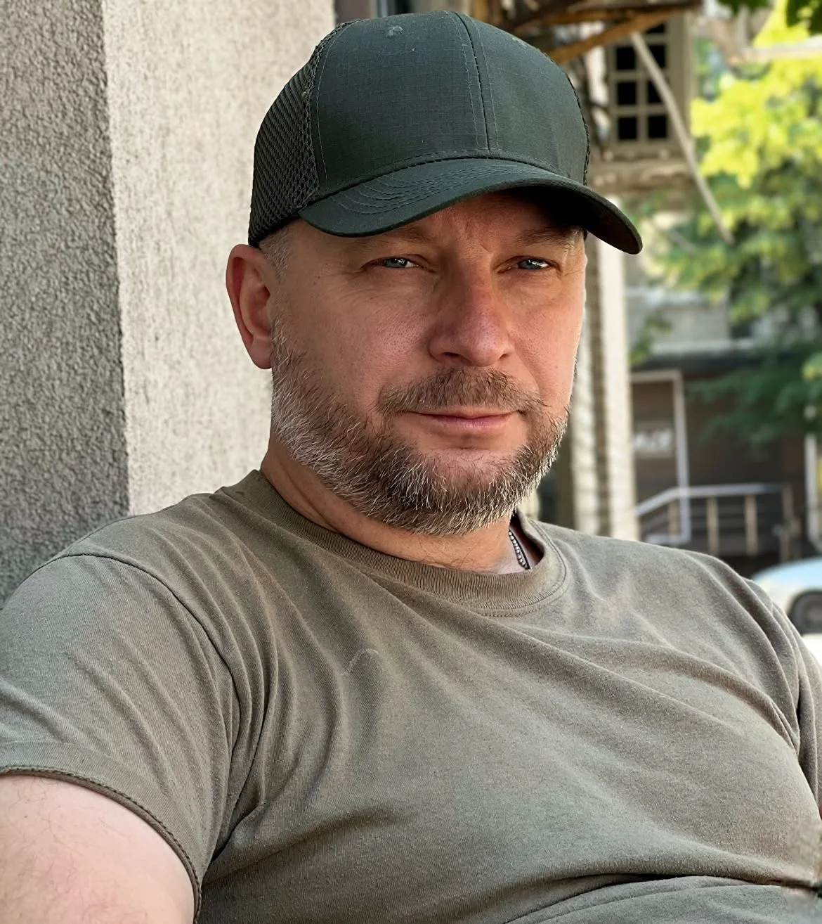 Від політичної трибуни — до передової. Від державної служби — до служіння зі зброєю в руках.