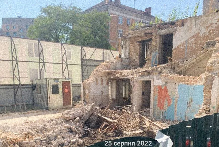 Битва за «лісопильню Сніжка»: долю столітньої будівлі на Подолі вирішить Верховний Суд Битва за «лісопильню Сніжка»: долю столітньої будівлі на Подолі вирішить Верховний Суд
