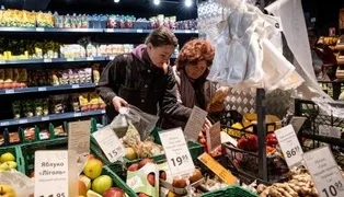 У Києві можуть зрости ціни на продукти через обстріли мостів - економіст