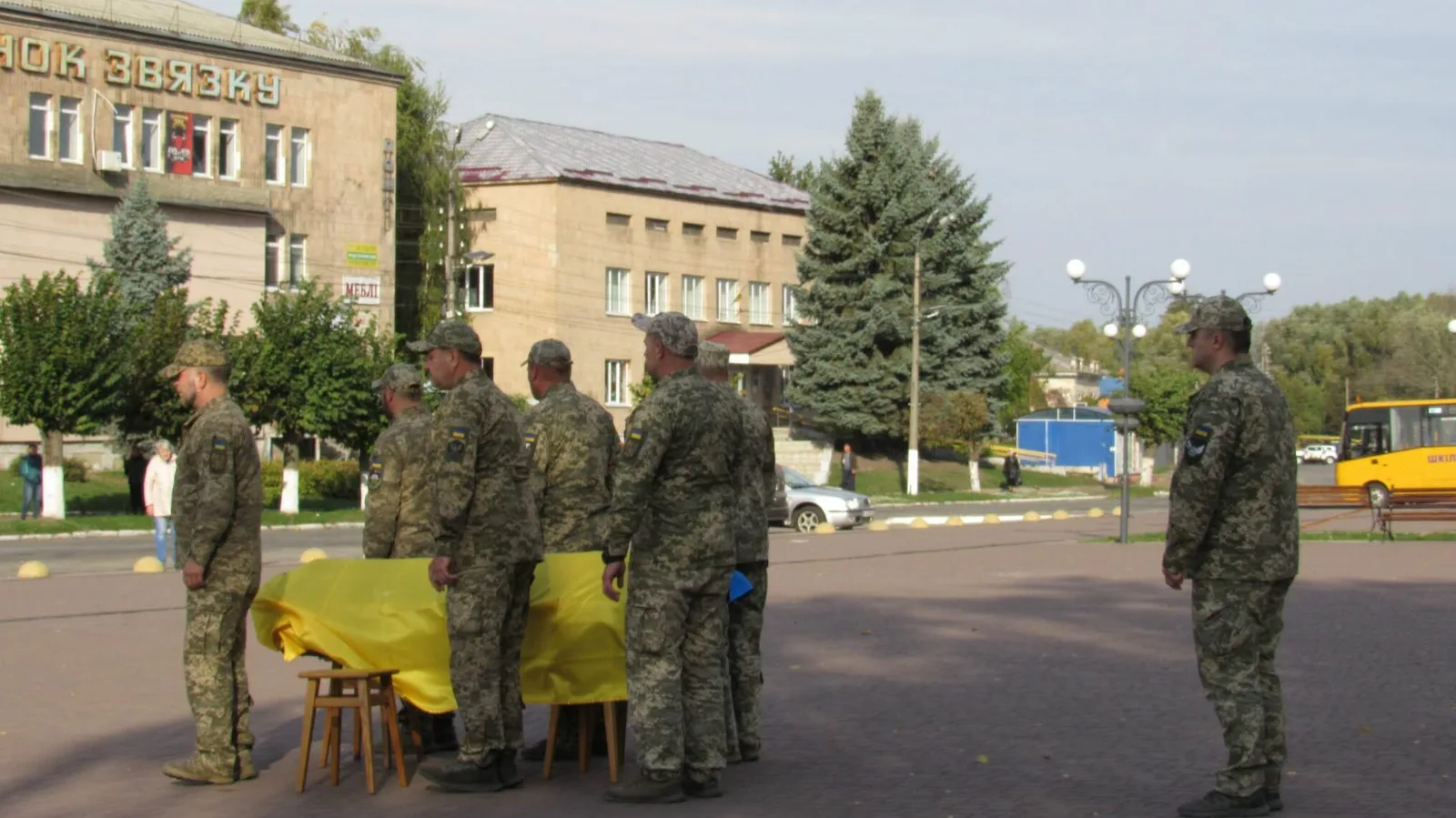 Жителі двох громад провели в останню дорогу загиблого Героя