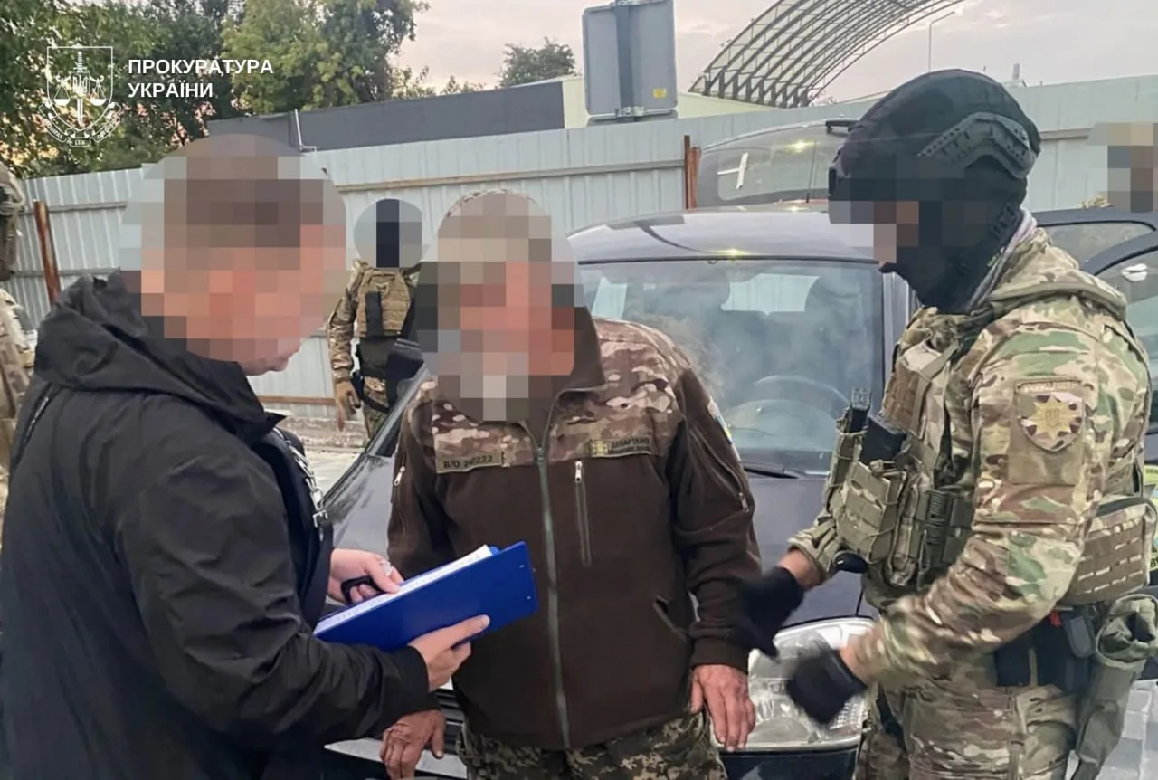 За $11,5 тисяч обіцяли переправити чоловіка до Румунії: у Дніпрі викрили організаторів схеми