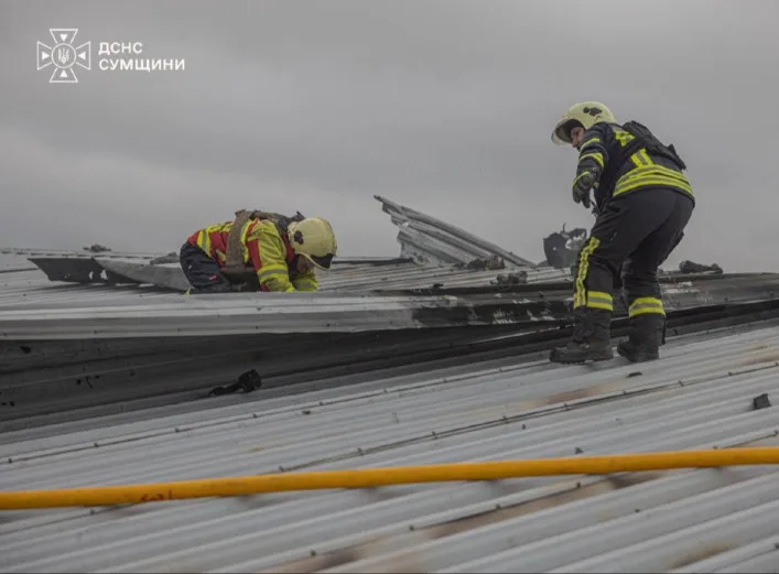 Ворожі війська завдали серії ударів по цивільній інфраструктурі в Сумах