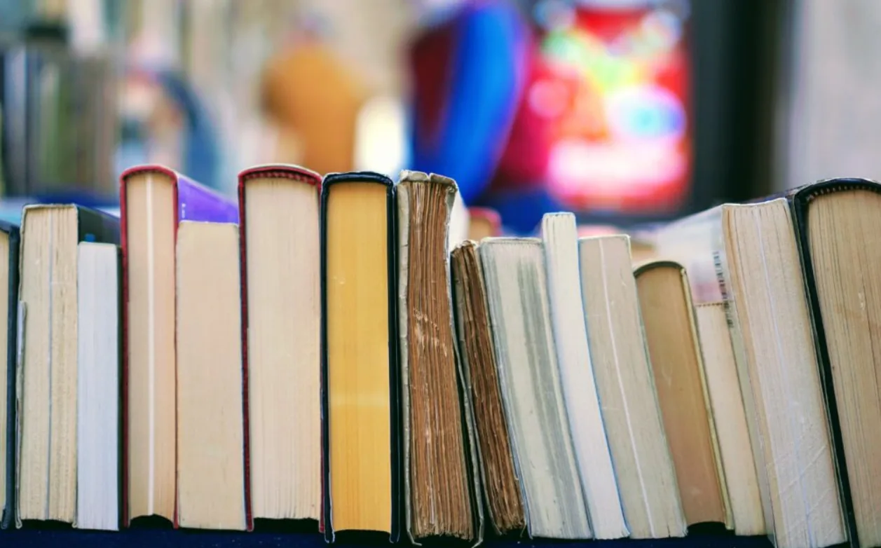 Російський обстріл пошкодив Книжкову палату в Києві