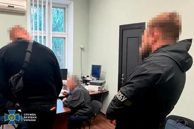 Директор лікарні на Полтавщині привласнив майже мільйон бюджетних коштів