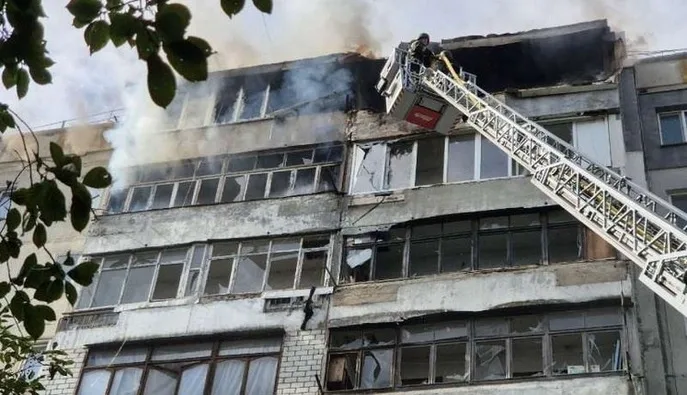 Дрон вдарив по багатоповерхівці в Бердичеві: постраждали квартири з 4 по 9 поверхи
