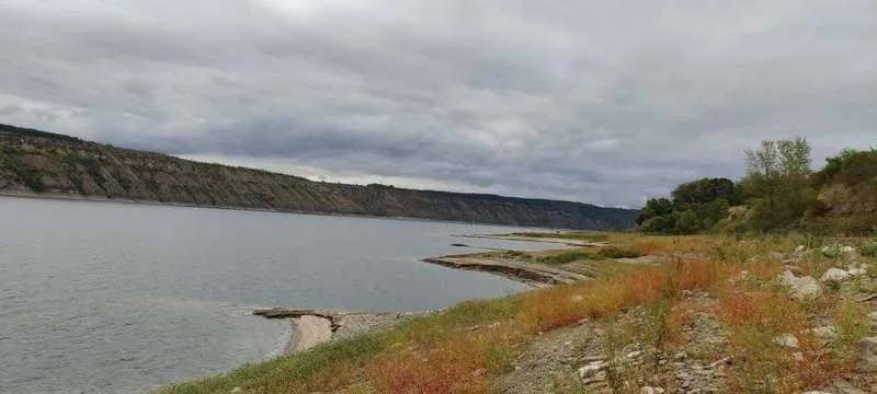 (ФОТО) Дністер міліє і на Буковині все більше історичних знахідок: сліди давніх поселень і доісторичних тварин