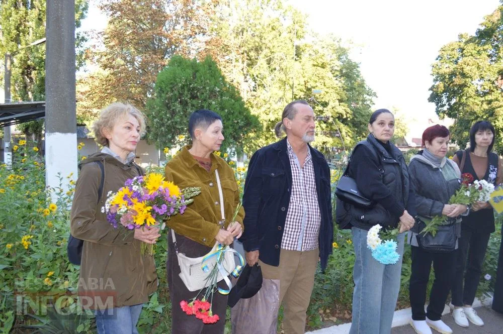 У Білгороді-Дністровському відкрили меморіальні дошки двом випускникам ліцею «Лідер», які служили в «Азові»