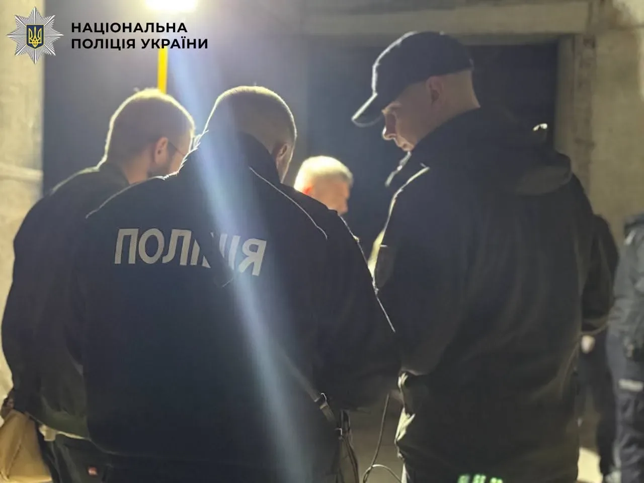 У Києві на залізничному вокзалі затримали двох підозрюваних у вбивстві 67-річного чоловіка (фото)
